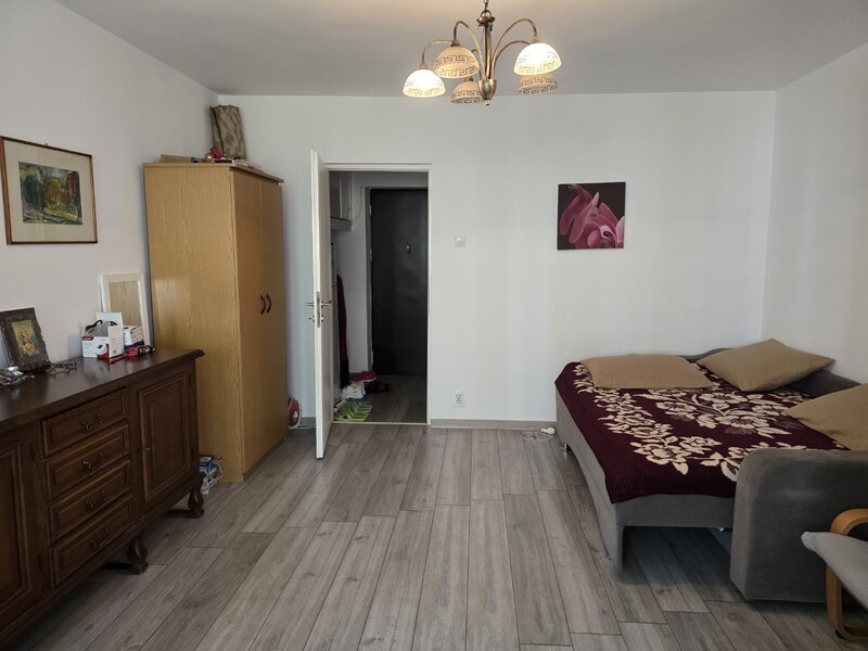 Dristor, chiar la gura de metrou, 5 minute mall si parc IOR,