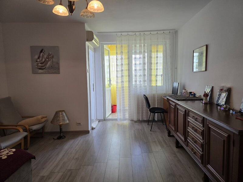 Dristor, chiar la gura de metrou, 5 minute mall si parc IOR,